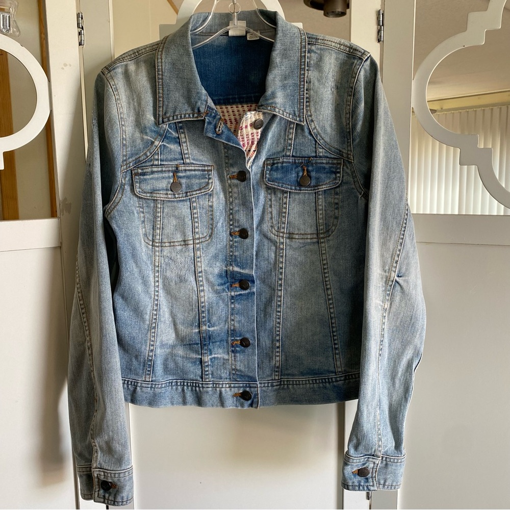 Roxy Classic Jean Jacket Embroidered Back Size Large